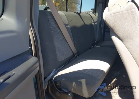 2002 Ford F-350 Lariat/Xl/Xlt from USA, damaged, VIN 1FTSX31S12ED44853